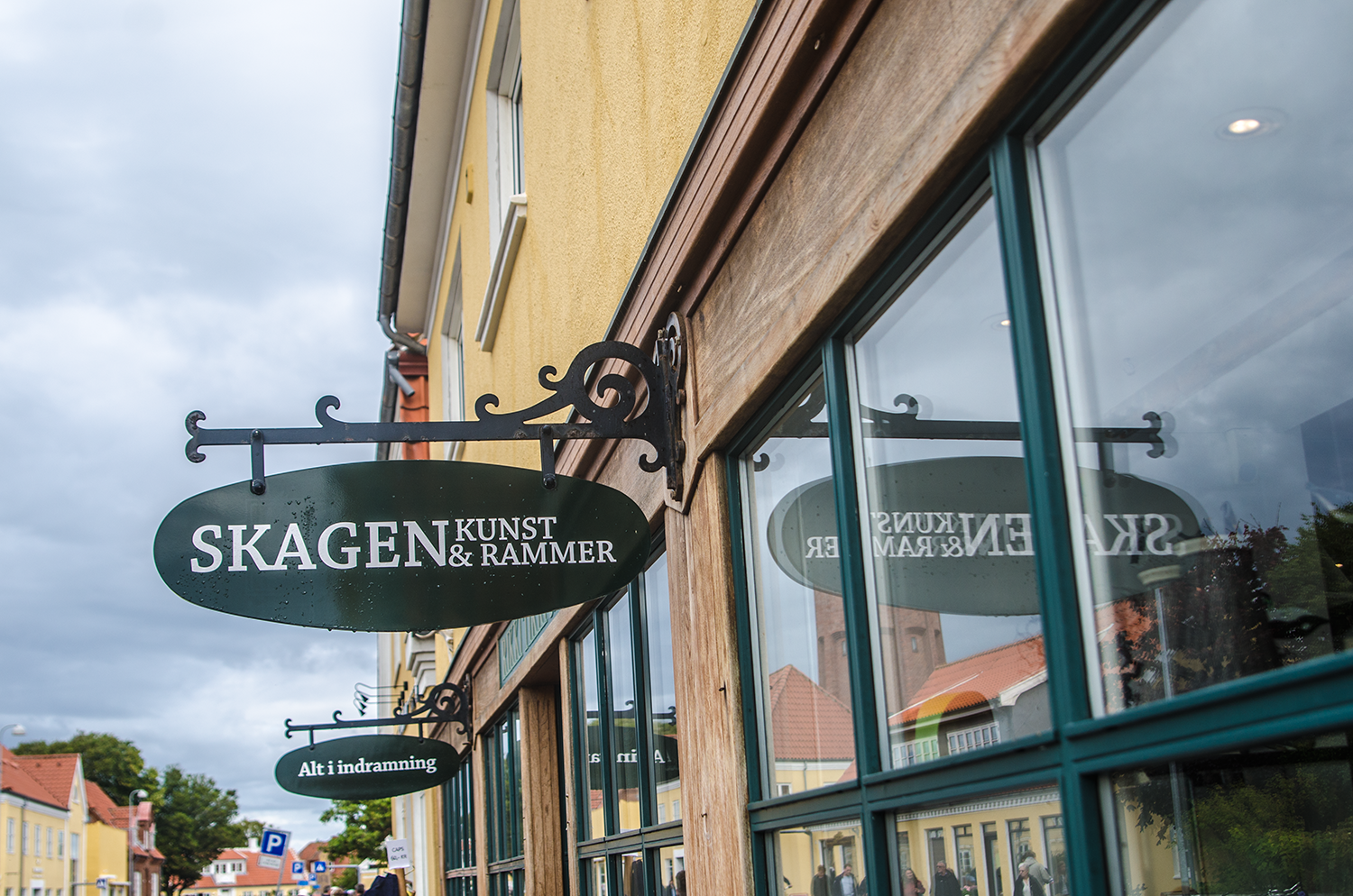 Ausleger mit ovalem Schild